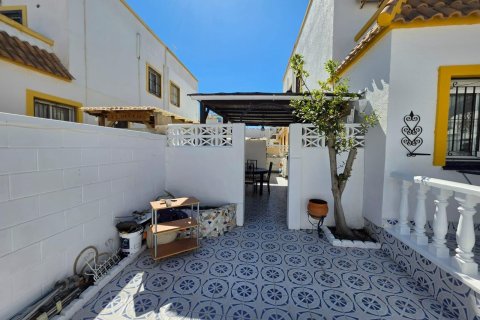 House for sale in Torrevieja, Alicante, Spain 3 bedrooms,  No. 166040 - photo 12