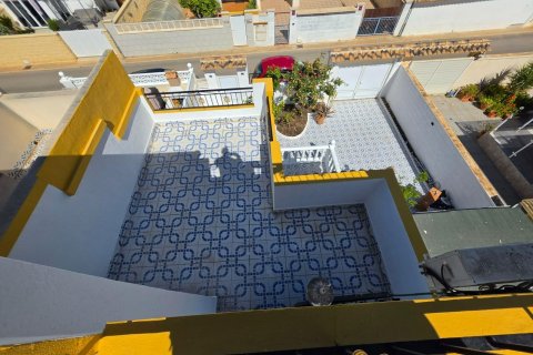 House for sale in Torrevieja, Alicante, Spain 3 bedrooms,  No. 166040 - photo 3