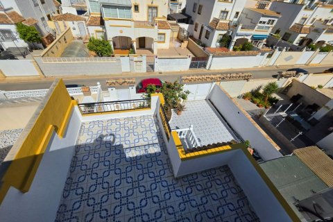 House for sale in Torrevieja, Alicante, Spain 3 bedrooms,  No. 166040 - photo 4