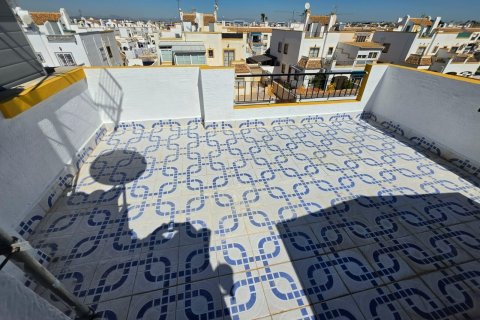 House for sale in Torrevieja, Alicante, Spain 3 bedrooms,  No. 166040 - photo 6