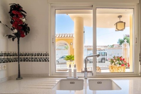 Huvila myytävänä San Miguel de Salinas, Alicante, Espanja, 4 makuuhuonetta, 302 m2 No. 194240 - kuva 12