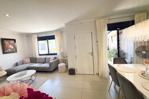 Kaupunkipientalo myytävänä Cabo Roig, Alicante, Espanja, 3 makuuhuonetta, No. 194237 - kuva 8