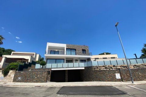 Продажа дома в Сант-Фелиу-де-Гиксолс, Герона, Испания 4 спальни, 300м2 №164860 - фото 2