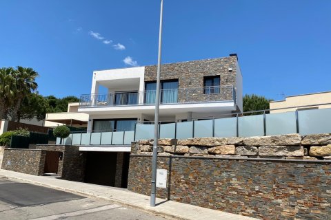 Продажа дома в Сант-Фелиу-де-Гиксолс, Герона, Испания 4 спальни, 300м2 №164860 - фото 4