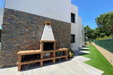 Продажа дома в Сант-Фелиу-де-Гиксолс, Герона, Испания 4 спальни, 300м2 №164860 - фото 9