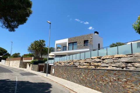 Дом в Сант-Фелиу-де-Гиксолс, Герона, Испания 4 спальни, 300м2 №164860