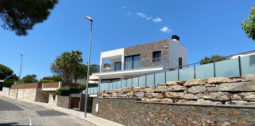 Дом в Сант-Фелиу-де-Гиксолс, Герона, Испания 4 спальни, 300м2 №164860