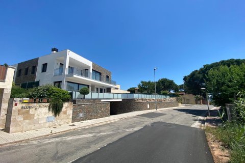 Продажа дома в Сант-Фелиу-де-Гиксолс, Герона, Испания 4 спальни, 300м2 №164860 - фото 3