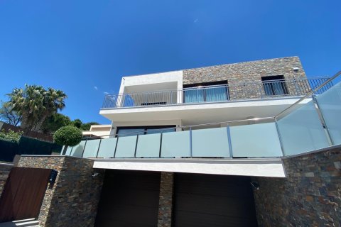 Продажа дома в Сант-Фелиу-де-Гиксолс, Герона, Испания 4 спальни, 300м2 №164860 - фото 5