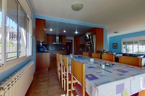 Dom w El Vendrell, Tarragona, Hiszpania 7 sypialni, 333 mkw. nr 153891 – zdjęcie 16