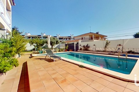 Dom w El Vendrell, Tarragona, Hiszpania 7 sypialni, 333 mkw. nr 153891 – zdjęcie 4