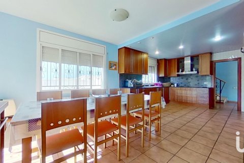 Dom w El Vendrell, Tarragona, Hiszpania 7 sypialni, 333 mkw. nr 153891 – zdjęcie 15