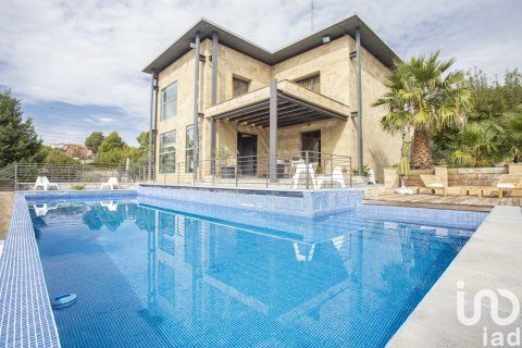 Дом в Кольменар де Ореха, Мадрид, Испания 3 спальни, 750м2 №153895