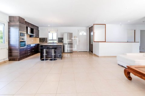 Villa for sale in Sitges, Barcelona, Spain 4 bedrooms, 181 sq.m. No. 150299 - photo 9