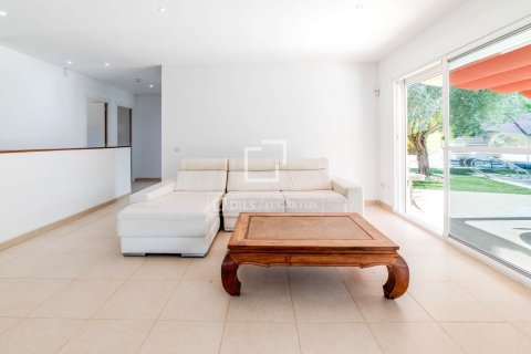 Villa for sale in Sitges, Barcelona, Spain 4 bedrooms, 181 sq.m. No. 150299 - photo 10