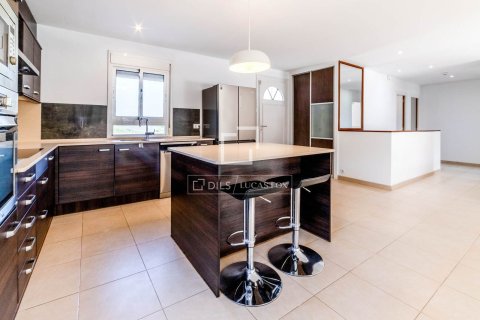 Villa for sale in Sitges, Barcelona, Spain 4 bedrooms, 181 sq.m. No. 150299 - photo 4