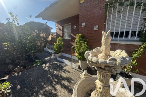 Casa a Parets del Vallès, Barcelona, Spagna 4 camere da letto, 206 mq. N° 153419