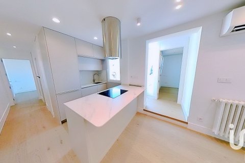 Kattohuoneisto myytävänä Madrid, Espanja, 2 makuuhuonetta, 80 m2 No. 153416 - kuva 4