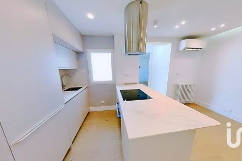 Kattohuoneisto myytävänä Madrid, Espanja, 2 makuuhuonetta, 80 m2 No. 153416 - kuva 30