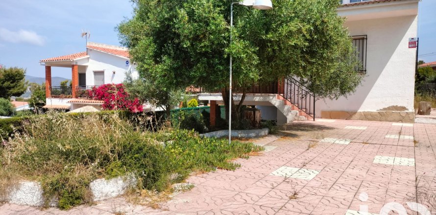 Dom w El Vendrell, Tarragona, Hiszpania 4 sypialnie, 192 mkw. nr 153415