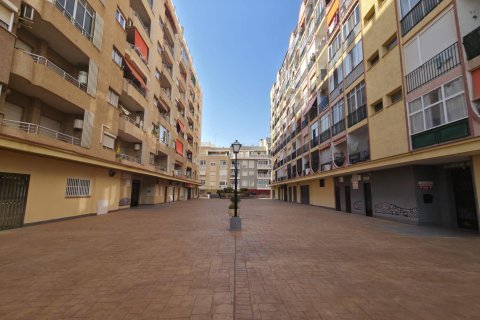 Apartment à vendre à Torrevieja, Alicante, Espagne, 22 m2 No. 191720 - photo 2