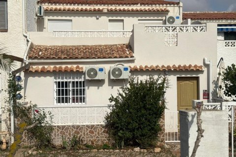 Radhus till salu Torrevieja, Alicante, Spanien 3 sovrum, 86 kvm. Nr. 139499 - foto 1