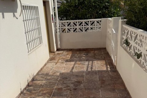 Radhus till salu Torrevieja, Alicante, Spanien 3 sovrum, 86 kvm. Nr. 139499 - foto 2