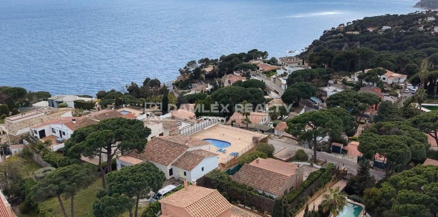 Dom w Lloret de Mar, Girona, Hiszpania 4 sypialnie, 335 mkw. nr 177022