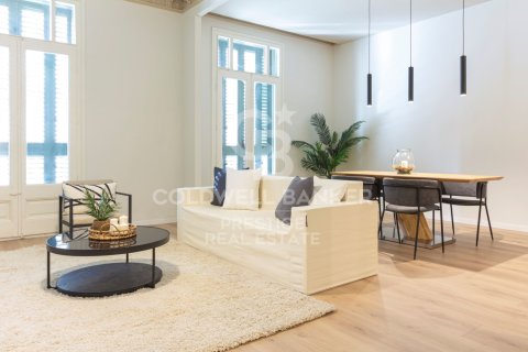 Apartamento en venta en Barcelona, España 3 dormitorios, 110 m2 No. 157600 - foto 2