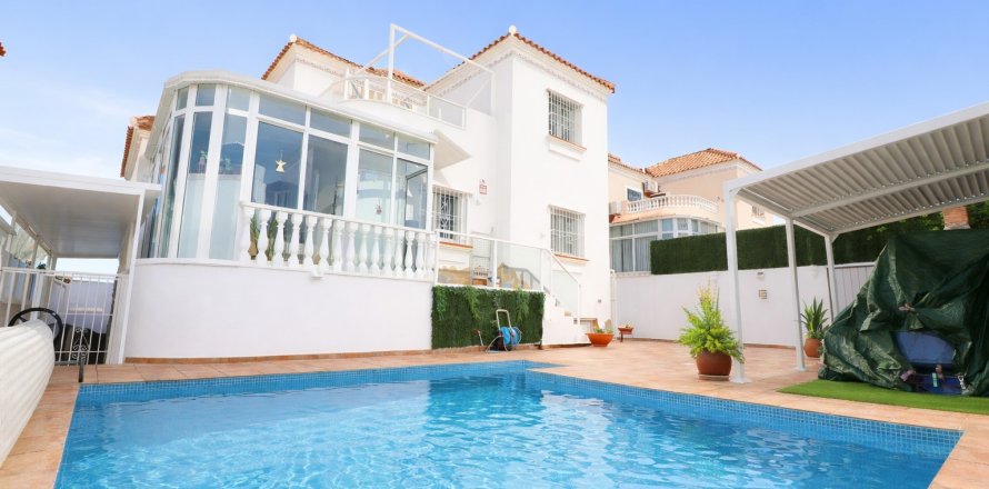 Villa à Alicante, Espagne 4 chambres, 118 m2 No. 149283
