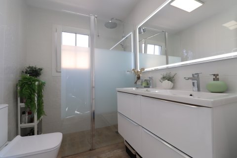 Villa à vendre à Alicante, Espagne, 4 chambres, 118 m2 No. 149283 - photo 19