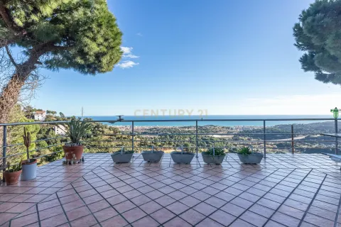 House in Calella, Barcelona, Spain 2 bedrooms, 164 sq.m. No. 166965