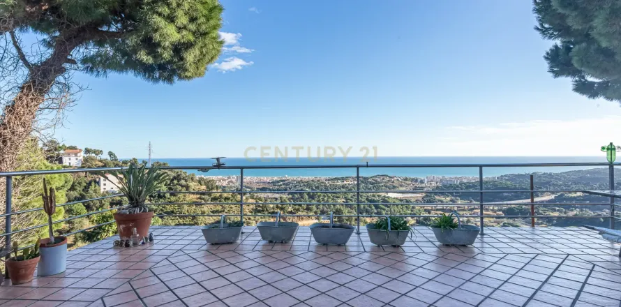 House in Calella, Barcelona, Spain 2 bedrooms, 164 sq.m. No. 166965
