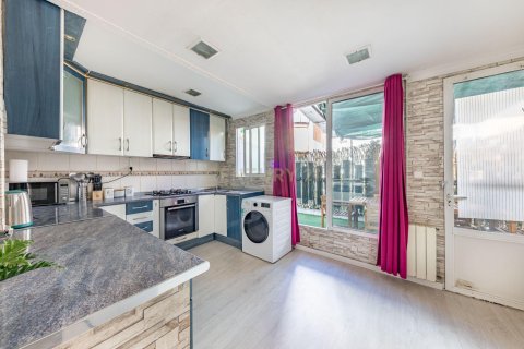 Apartament w Santa Coloma de Gramenet, Barcelona, Hiszpania 4 sypialnie, 79 mkw. nr 166967 – zdjęcie 16
