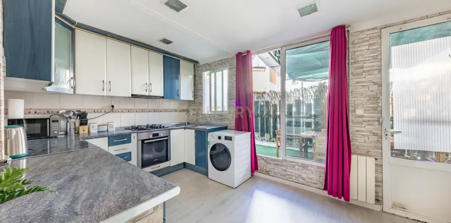 Wohnung in Santa Coloma de Gramenet, Barcelona, Spanien 4 Schlafzimmer, 79 m2 Nr. 166967