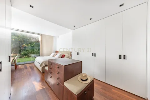 House for sale in Barcelona, Spain 4 bedrooms, 302 sq.m. No. 166963 - photo 19