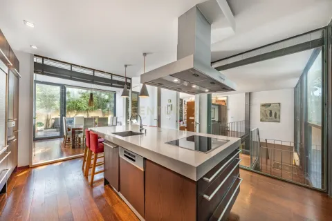 House for sale in Barcelona, Spain 4 bedrooms, 302 sq.m. No. 166963 - photo 11