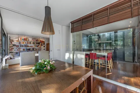 House for sale in Barcelona, Spain 4 bedrooms, 302 sq.m. No. 166963 - photo 8