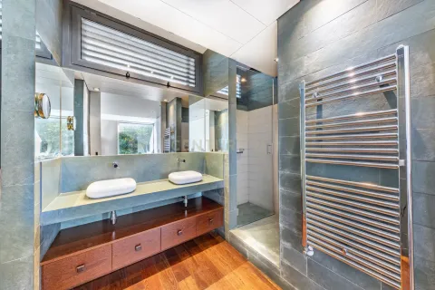 House for sale in Barcelona, Spain 4 bedrooms, 302 sq.m. No. 166963 - photo 24