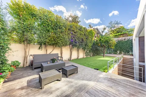 House for sale in Barcelona, Spain 4 bedrooms, 302 sq.m. No. 166963 - photo 26