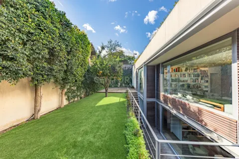 House for sale in Barcelona, Spain 4 bedrooms, 302 sq.m. No. 166963 - photo 30