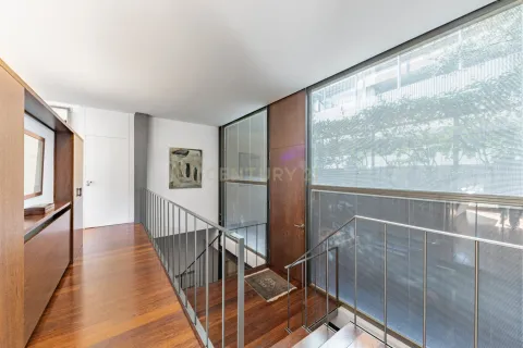 House for sale in Barcelona, Spain 4 bedrooms, 302 sq.m. No. 166963 - photo 16