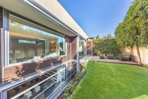 House for sale in Barcelona, Spain 4 bedrooms, 302 sq.m. No. 166963 - photo 28