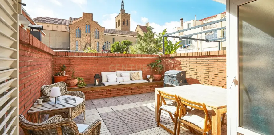 House à Badalona, Barcelona, Espagne 4 chambres, 204 m2 No. 166964