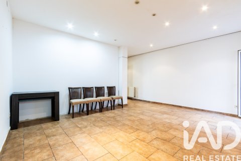 House for sale in El Masnou, Barcelona, Spain 5 bedrooms, 188 sq.m. No. 172654 - photo 14