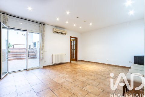 House for sale in El Masnou, Barcelona, Spain 5 bedrooms, 188 sq.m. No. 172654 - photo 7