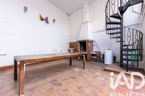 House for sale in El Masnou, Barcelona, Spain 5 bedrooms, 188 sq.m. No. 172654 - photo 18