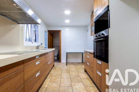 House for sale in El Masnou, Barcelona, Spain 5 bedrooms, 188 sq.m. No. 172654 - photo 11