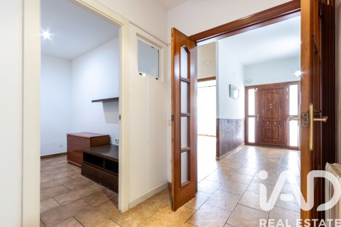 House for sale in El Masnou, Barcelona, Spain 5 bedrooms, 188 sq.m. No. 172654 - photo 5