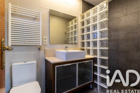 House for sale in El Masnou, Barcelona, Spain 5 bedrooms, 188 sq.m. No. 172654 - photo 13